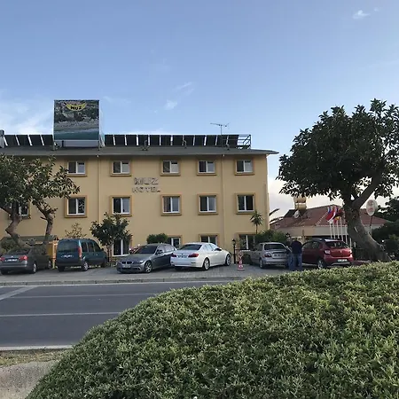 慕兹酒店 酒店 阿拉尼亚