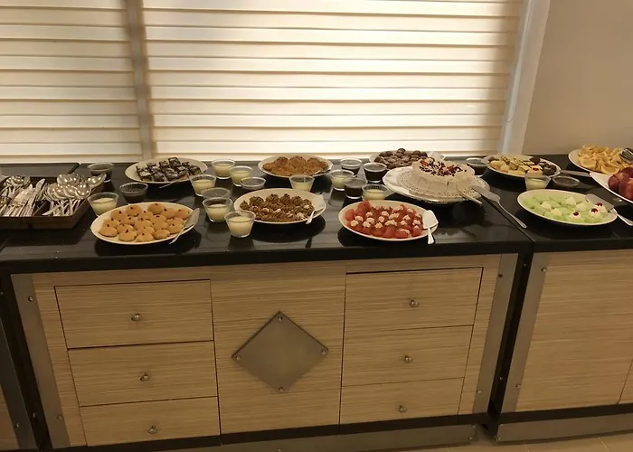 Muz Готель Аланія