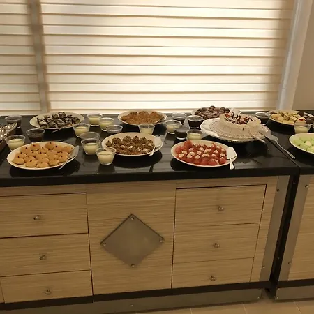 Muz מלון אלאניה