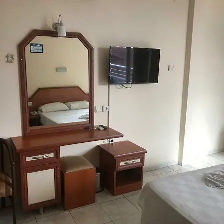 Muz מלון אלאניה